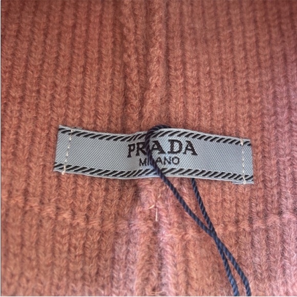 New never worn Prada Dusty Pink Knit Hat - Picture 3 of 5